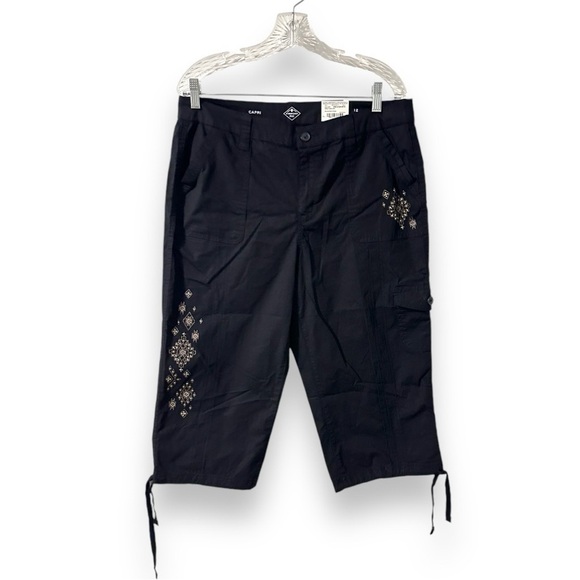 NWT St. John’s Bay Black Studded Mid-Rise Capri Cargo Pants Women’s Size 12 Y2K - Picture 1 of 13